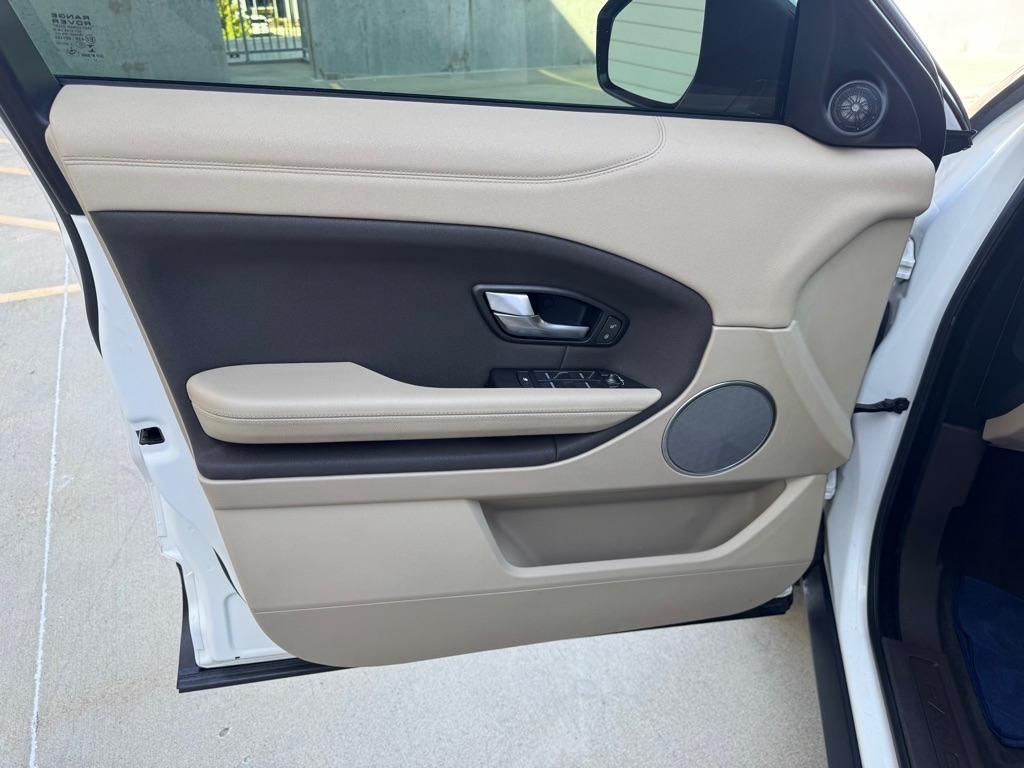 2018 Land Rover Range Rover Evoque SE photo 10