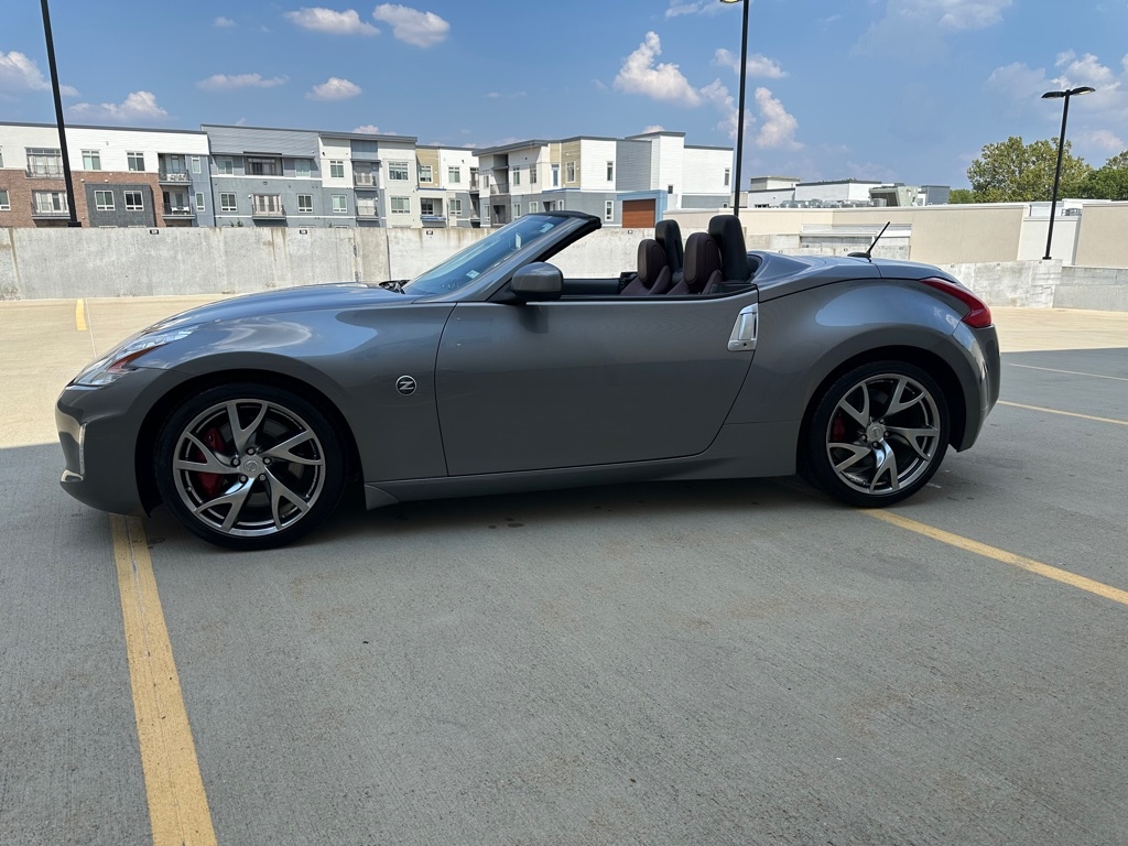 2016 Nissan Z photo 4