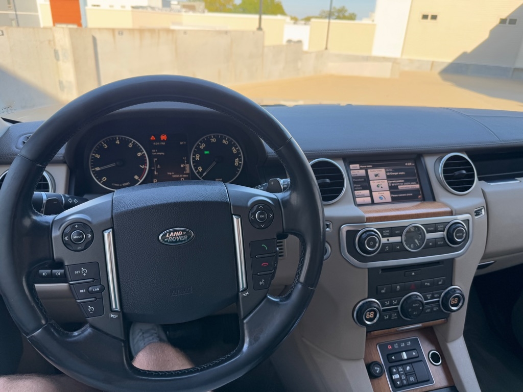 2015 Land Rover LR4 HSE photo 12