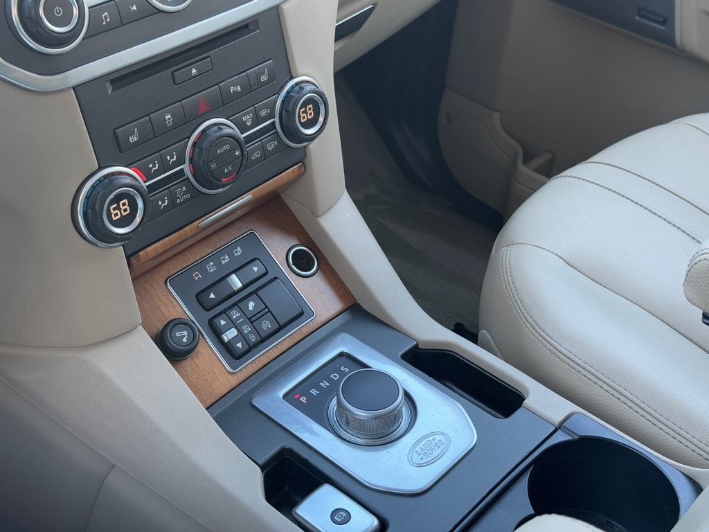 2015 Land Rover LR4 HSE photo 15