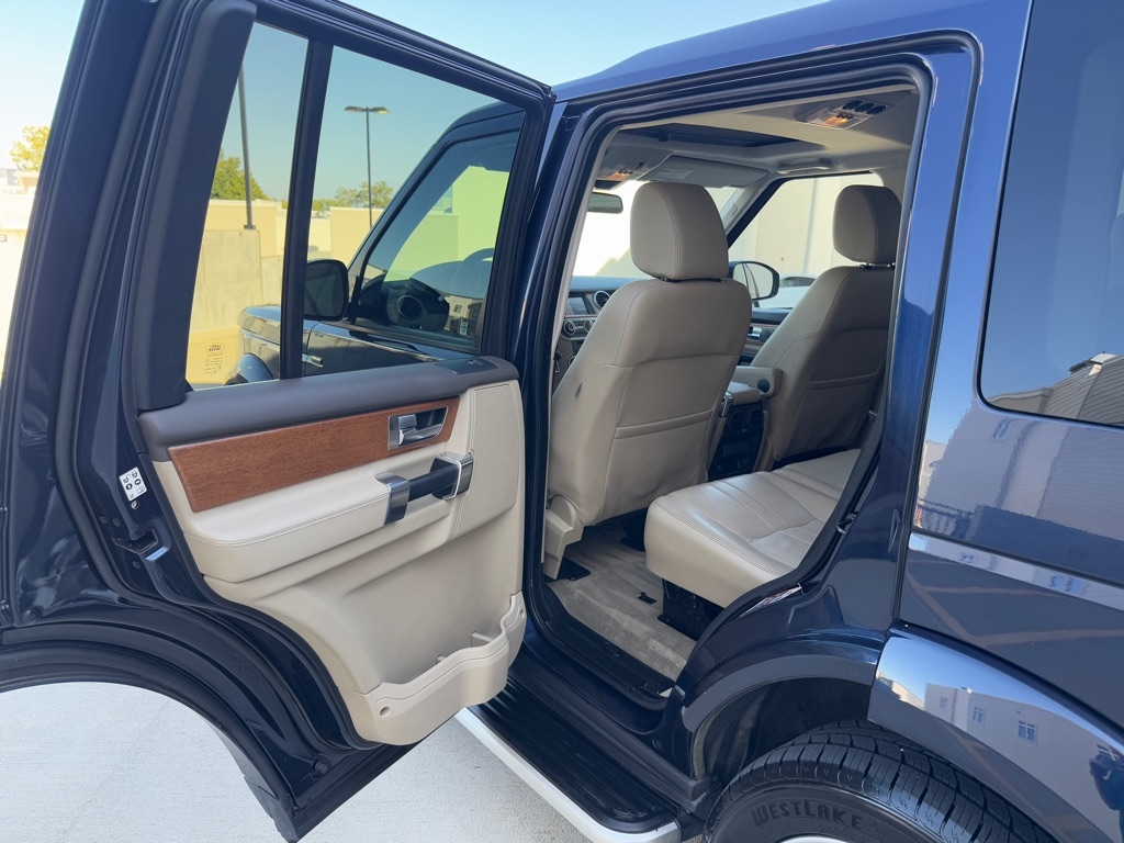 2015 Land Rover LR4 HSE photo 16