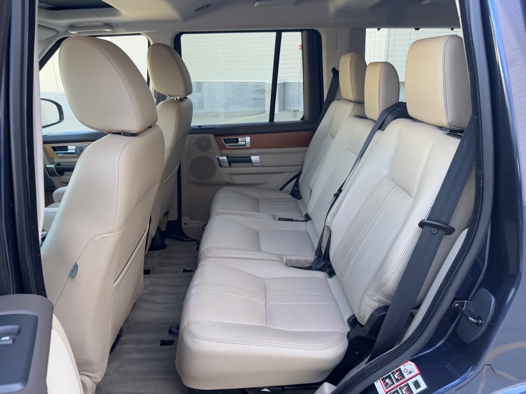 2015 Land Rover LR4 HSE photo 17