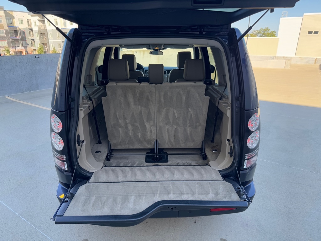 2015 Land Rover LR4 HSE photo 19