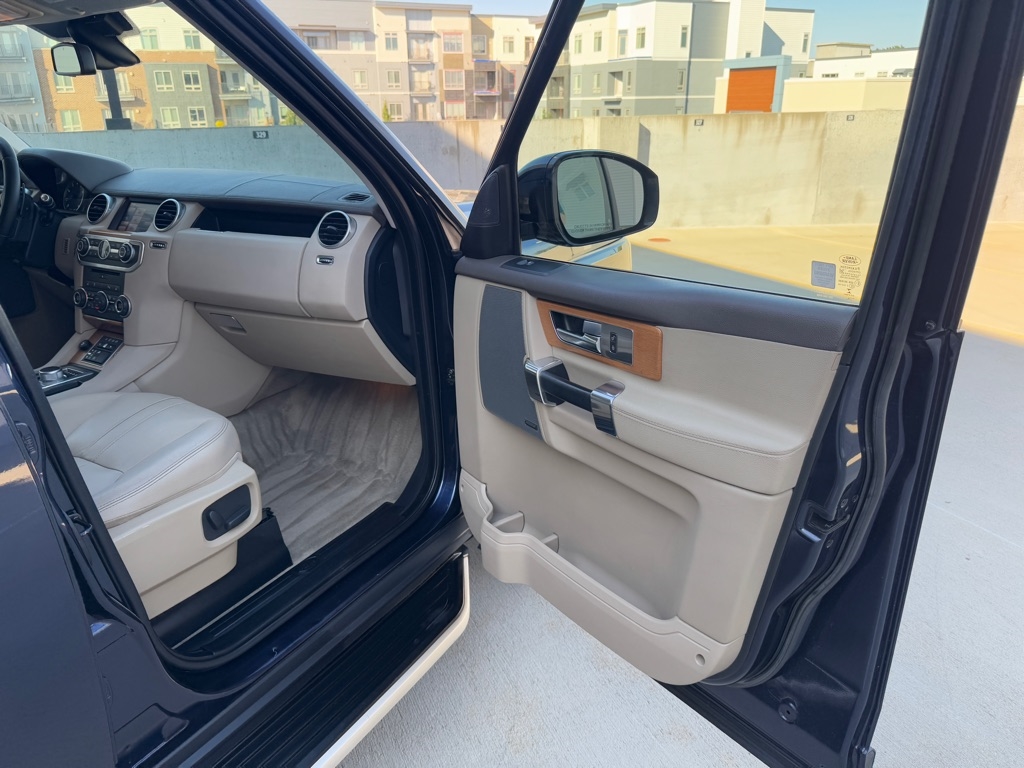 2015 Land Rover LR4 HSE photo 23
