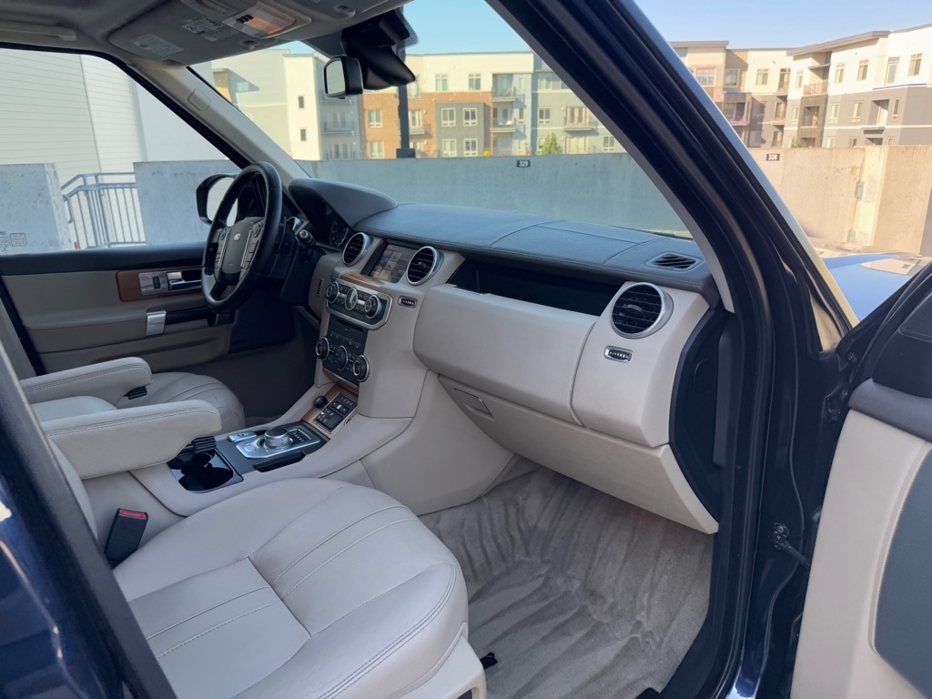 2015 Land Rover LR4 HSE photo 24