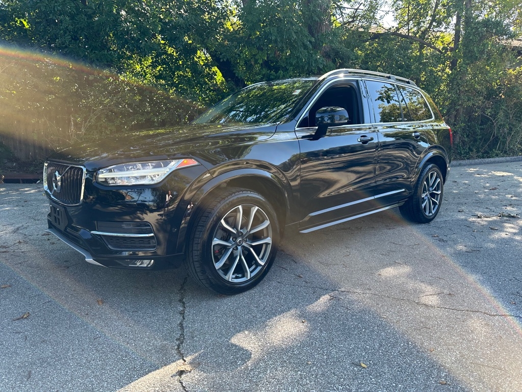 2017 Volvo XC90 T6 Momentum photo 3