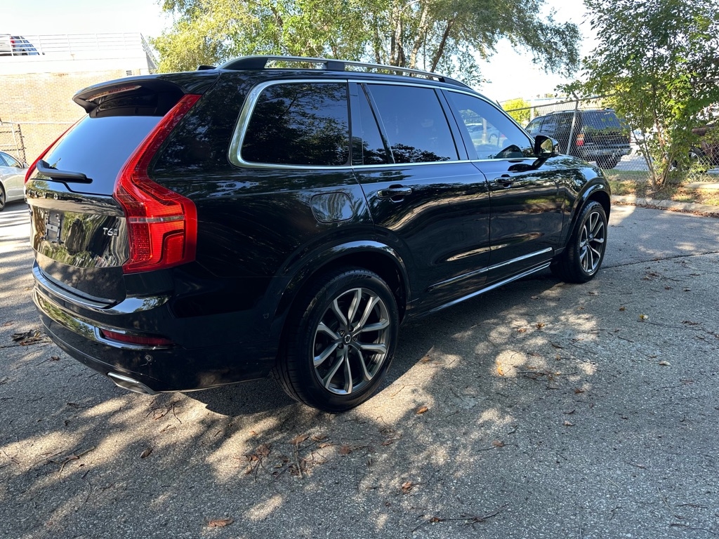 2017 Volvo XC90 T6 Momentum photo 7