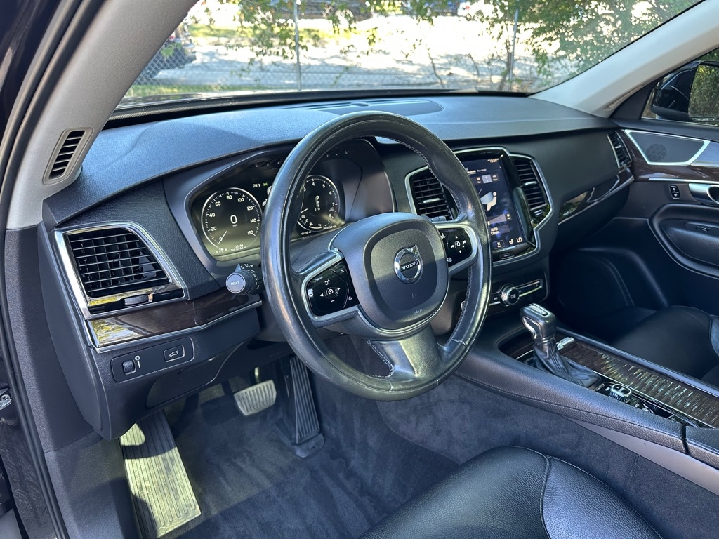 2017 Volvo XC90 T6 Momentum photo 10