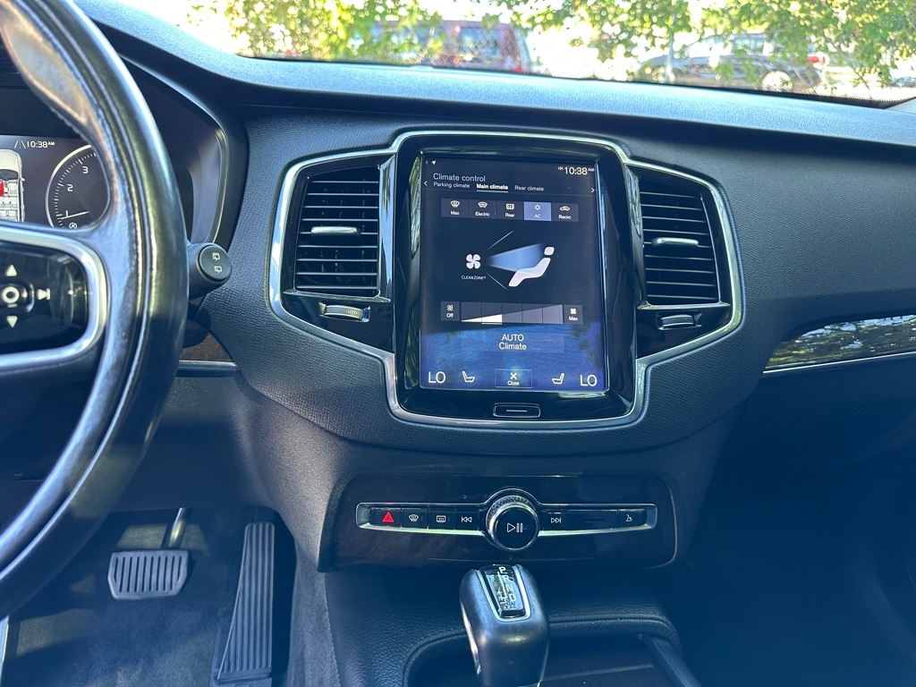 2017 Volvo XC90 T6 Momentum photo 11