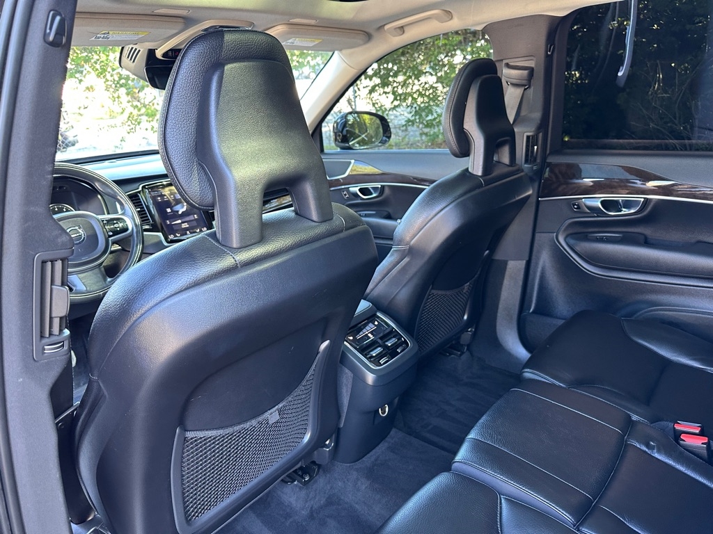 2017 Volvo XC90 T6 Momentum photo 16