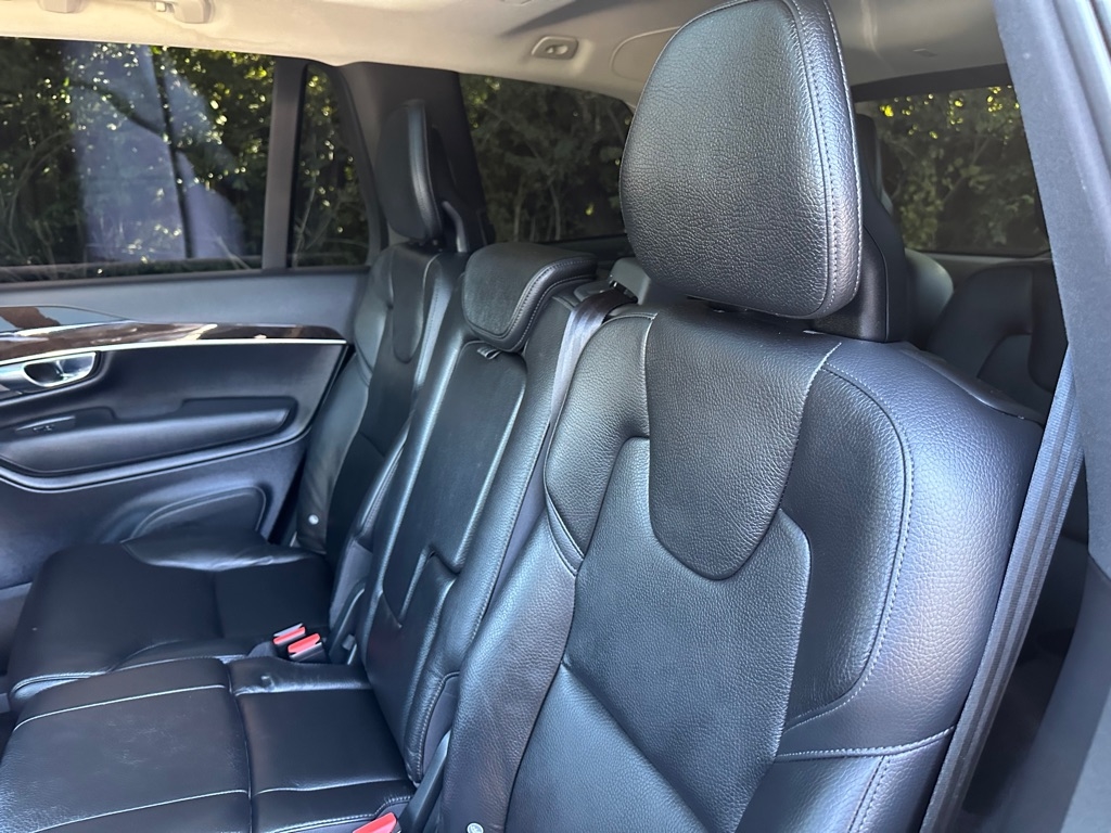 2017 Volvo XC90 T6 Momentum photo 18