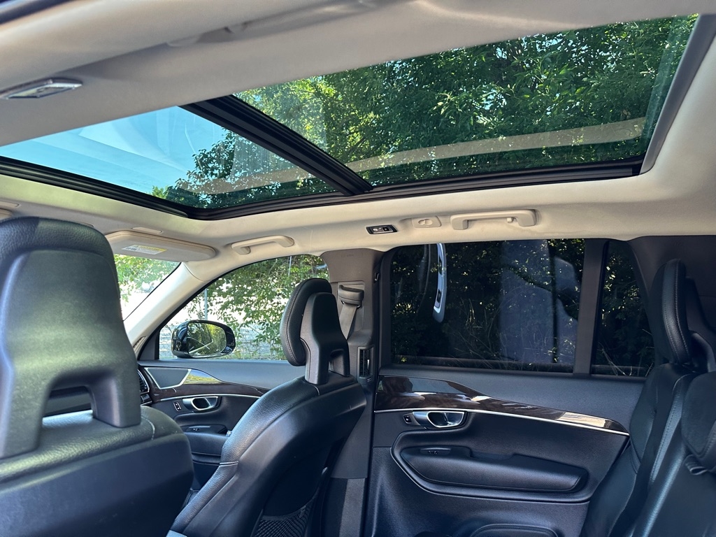 2017 Volvo XC90 T6 Momentum photo 19