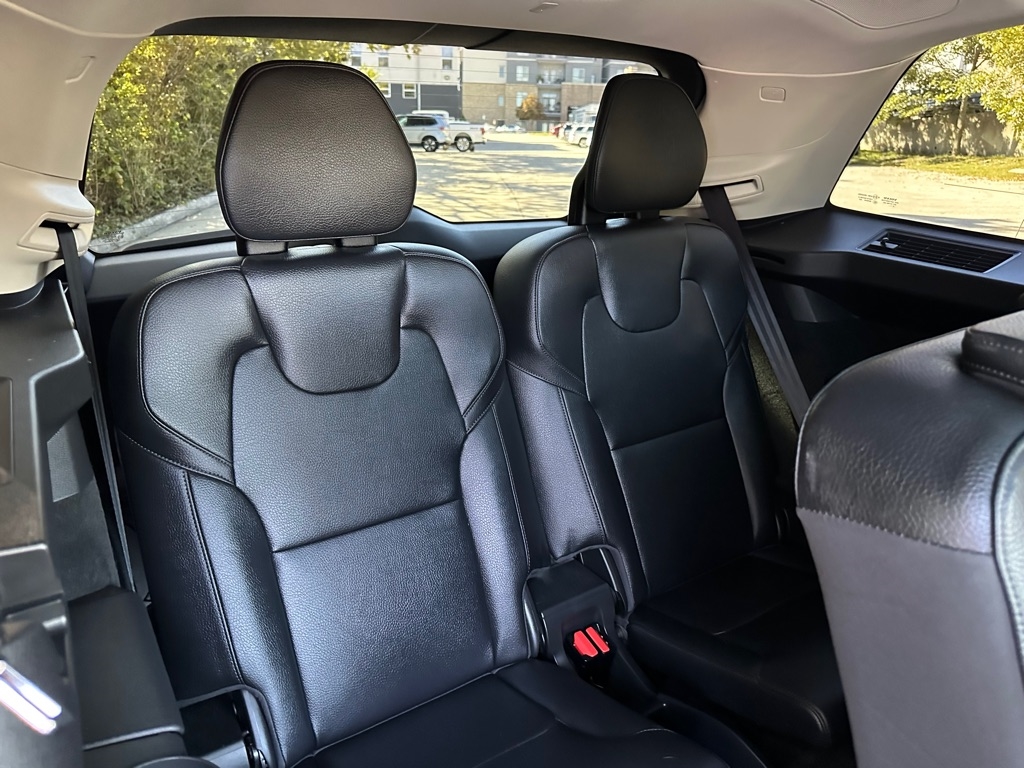 2017 Volvo XC90 T6 Momentum photo 22