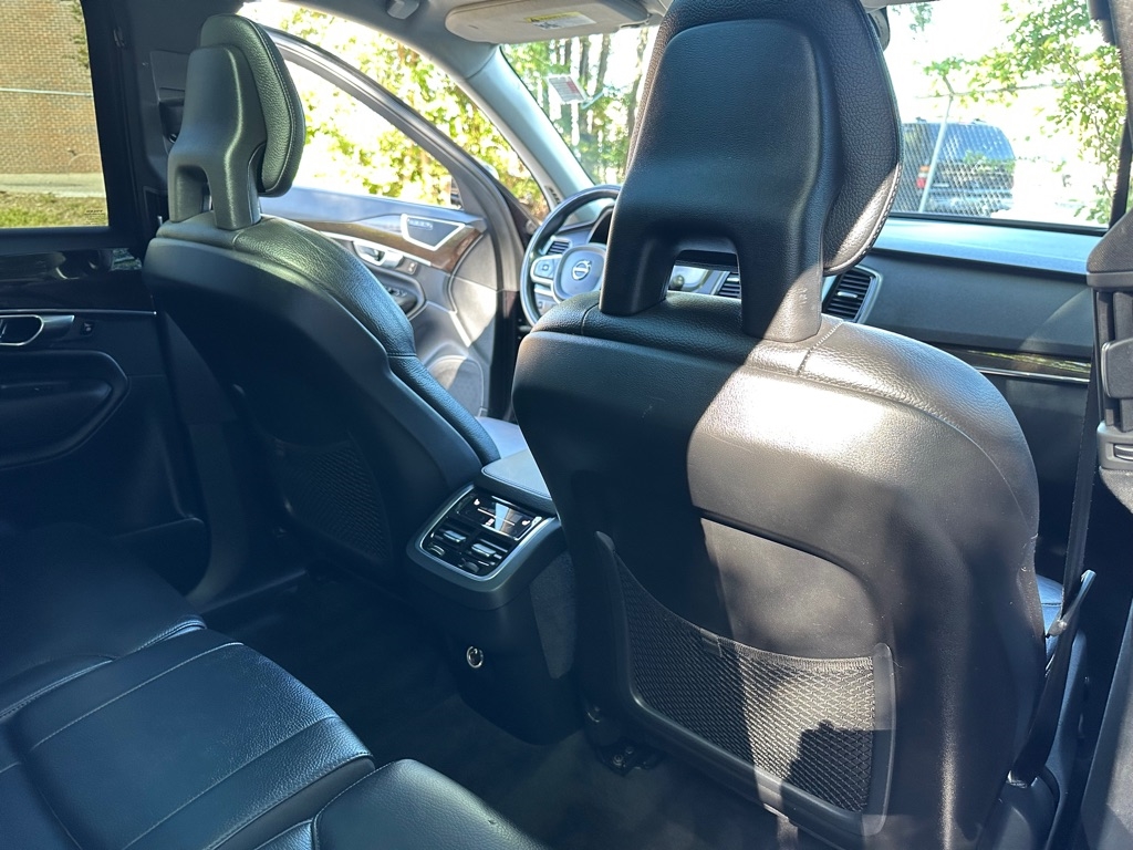 2017 Volvo XC90 T6 Momentum photo 25