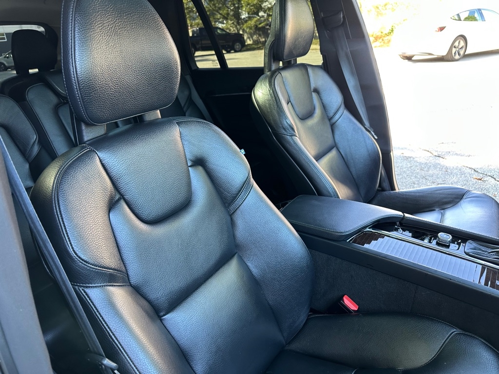 2017 Volvo XC90 T6 Momentum photo 29