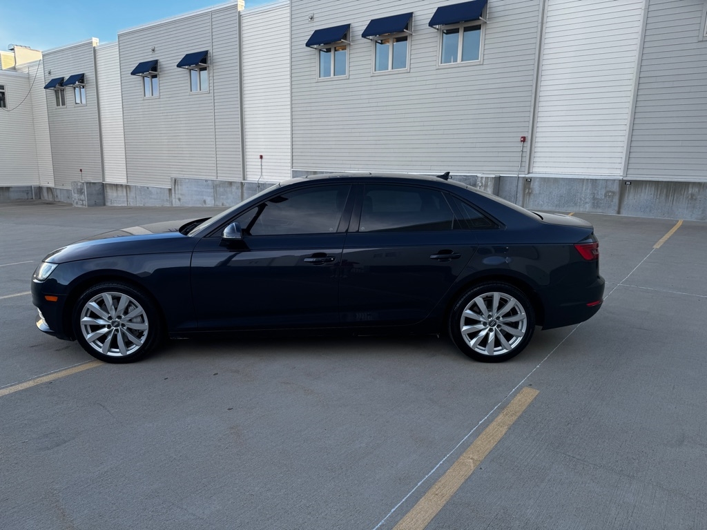 Audi A4 2.0T Premium quattro Sedan 2017 Audi A4 2.0T Premium quattro Sedan 2017