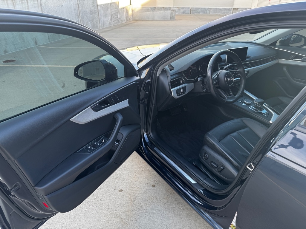 Audi A4 2.0T Premium quattro Sedan 2017 Audi A4 2.0T Premium quattro Sedan 2017