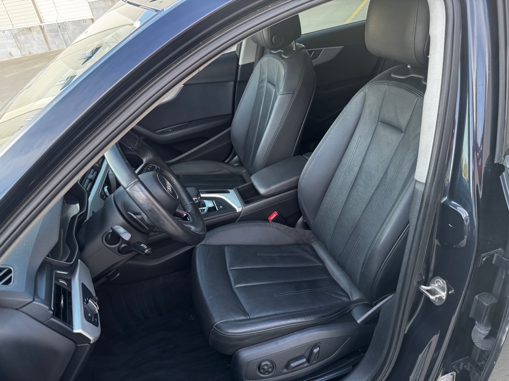 Audi A4 2.0T Premium quattro Sedan 2017 Audi A4 2.0T Premium quattro Sedan 2017