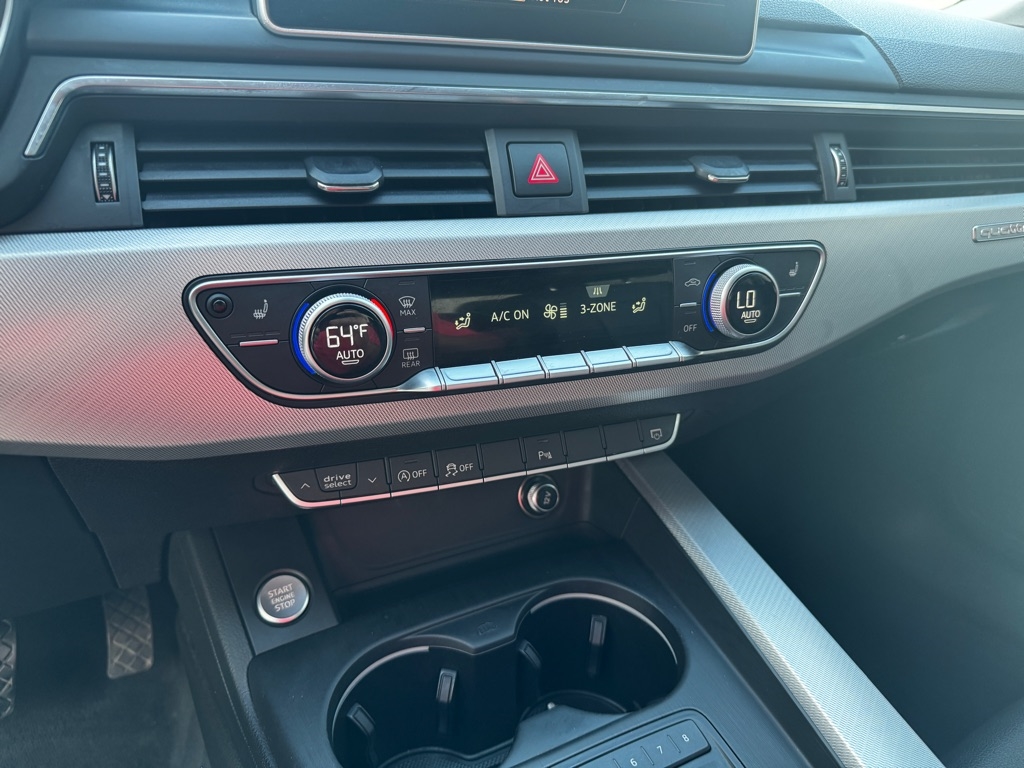 Audi A4 2.0T Premium quattro Sedan 2017 Audi A4 2.0T Premium quattro Sedan 2017