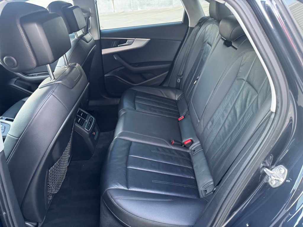 Audi A4 2.0T Premium quattro Sedan 2017 Audi A4 2.0T Premium quattro Sedan 2017