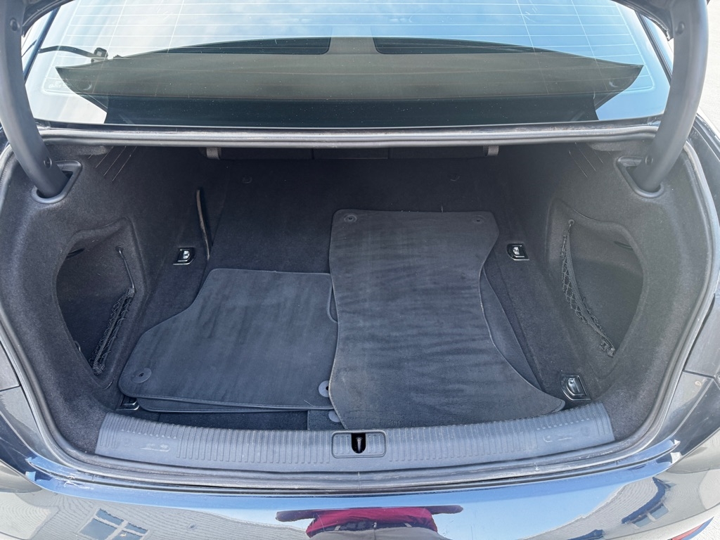 Audi A4 2.0T Premium quattro Sedan 2017 Audi A4 2.0T Premium quattro Sedan 2017