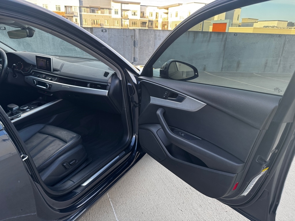 Audi A4 2.0T Premium quattro Sedan 2017 Audi A4 2.0T Premium quattro Sedan 2017