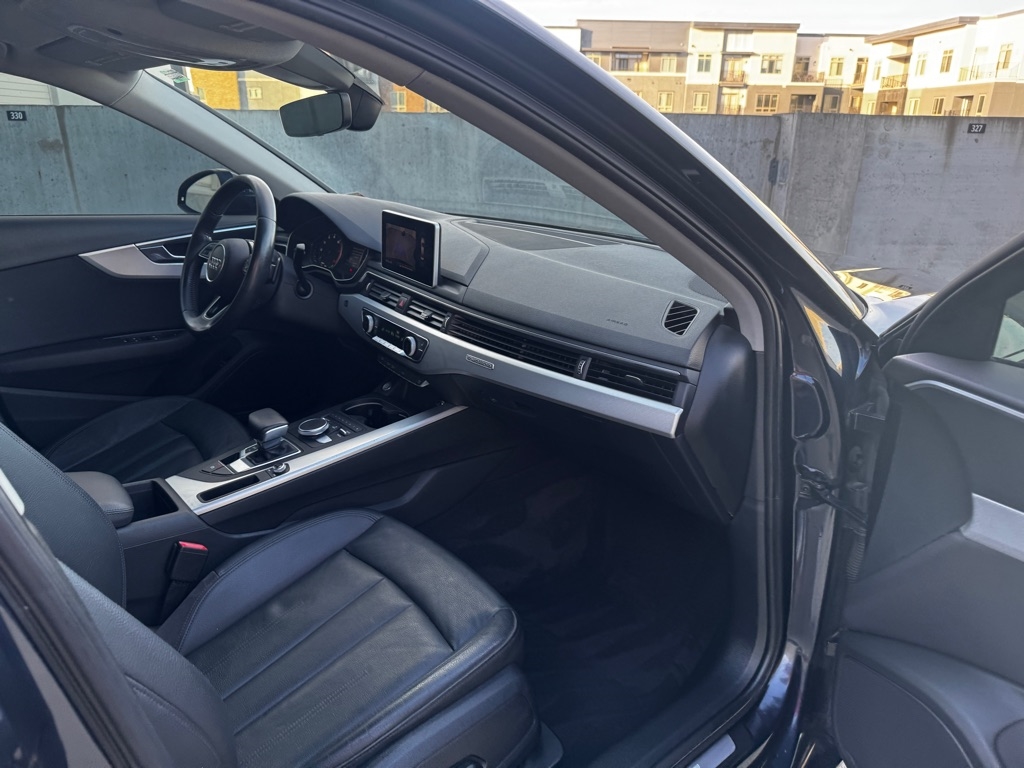 Audi A4 2.0T Premium quattro Sedan 2017 Audi A4 2.0T Premium quattro Sedan 2017