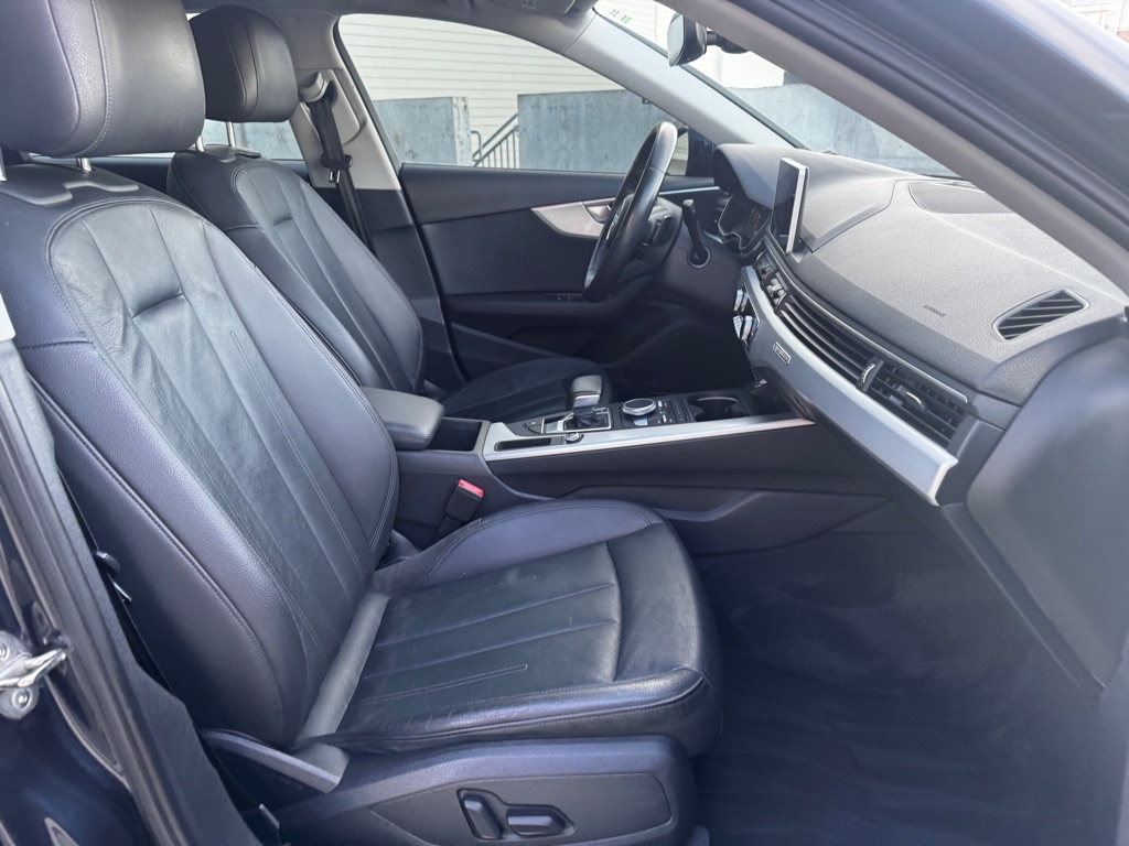 Audi A4 2.0T Premium quattro Sedan 2017 Audi A4 2.0T Premium quattro Sedan 2017