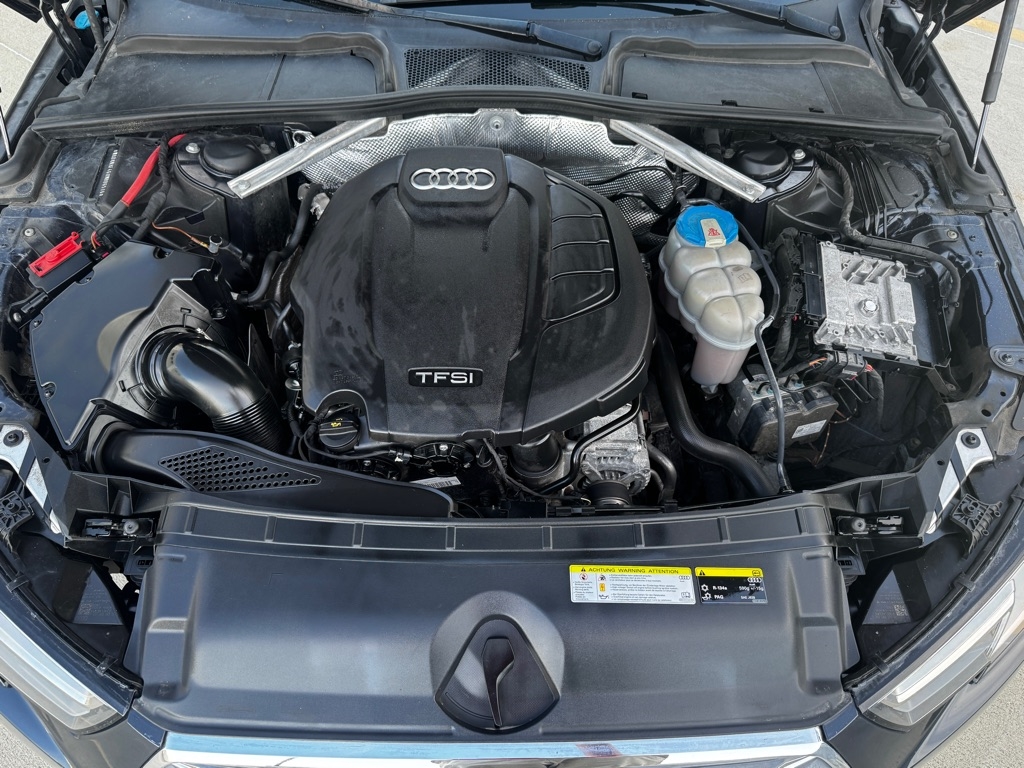 Audi A4 2.0T Premium quattro Sedan 2017 Audi A4 2.0T Premium quattro Sedan 2017