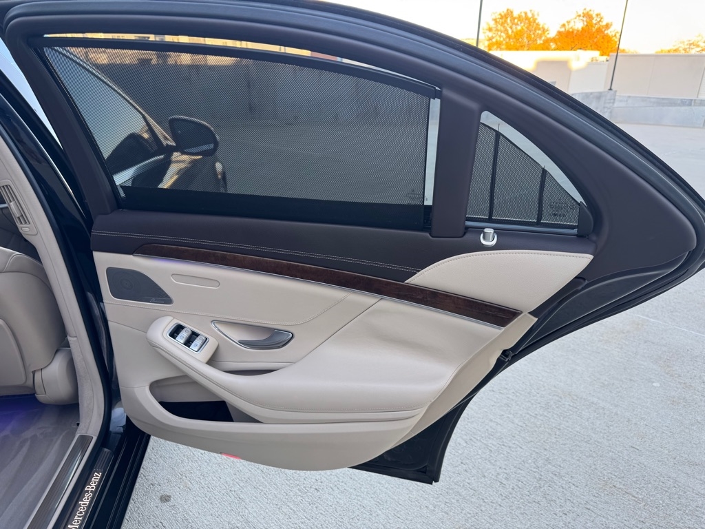 Mercedes-Benz S-Class S550 2015