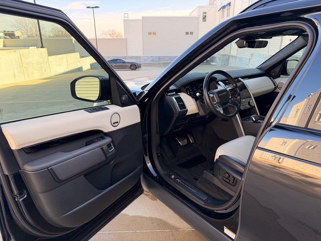 Land Rover Discovery R-Dynamic HSE 2022