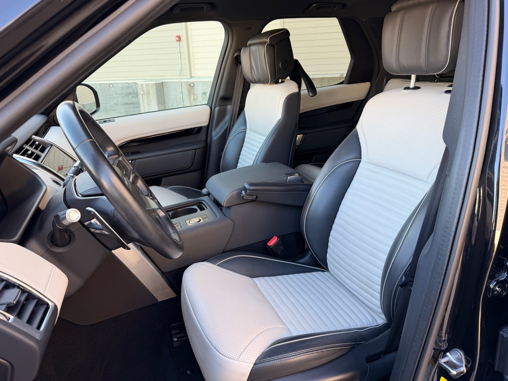 Land Rover Discovery R-Dynamic HSE 2022