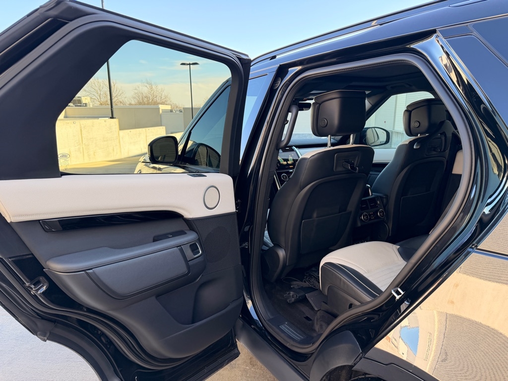 Land Rover Discovery R-Dynamic HSE 2022