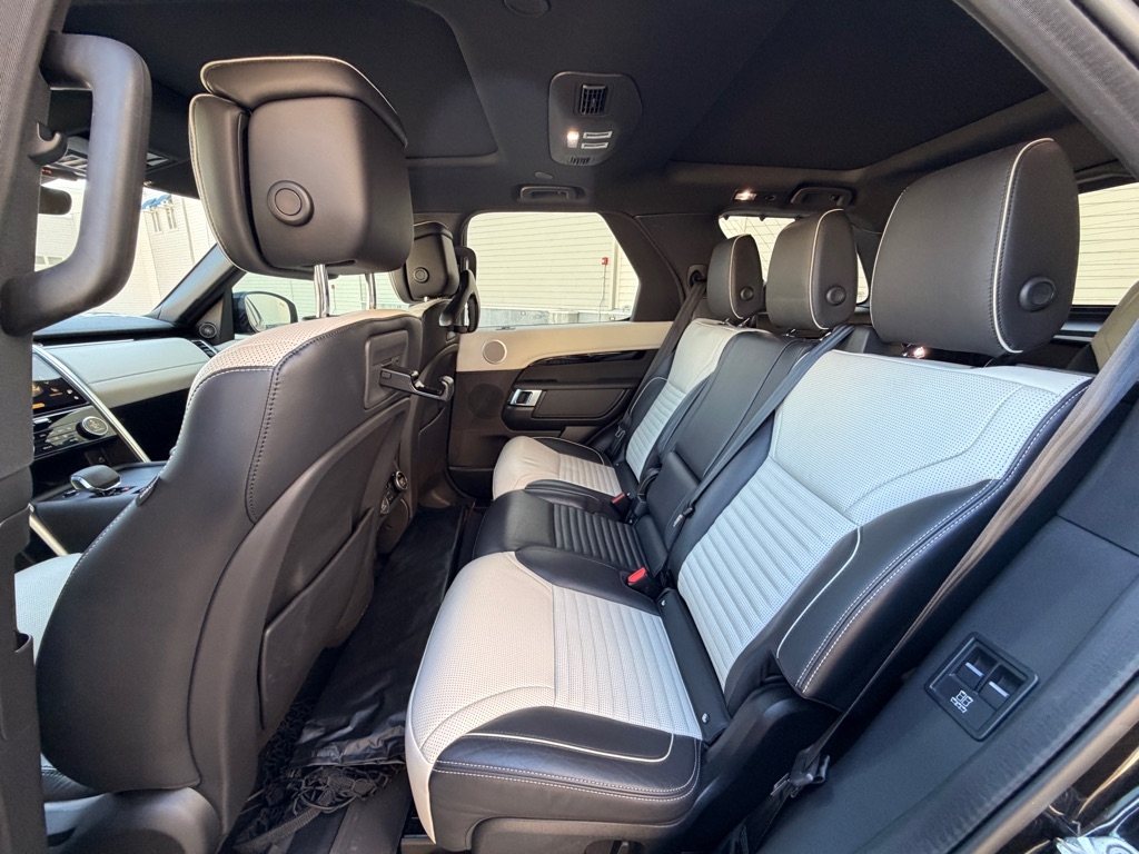 Land Rover Discovery R-Dynamic HSE 2022