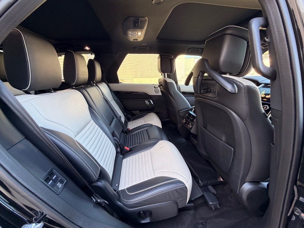 Land Rover Discovery R-Dynamic HSE 2022