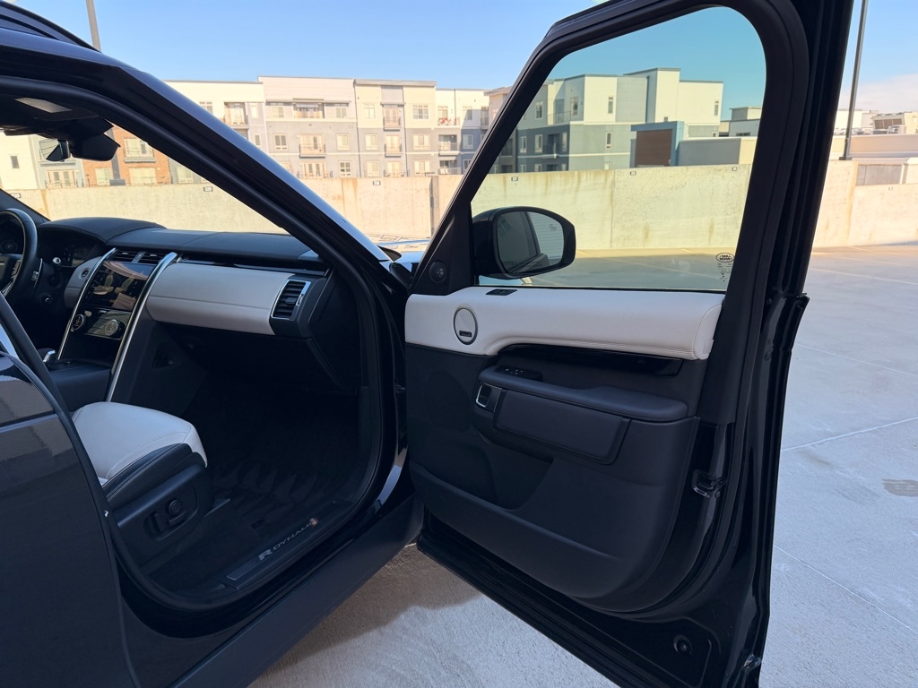 Land Rover Discovery R-Dynamic HSE 2022