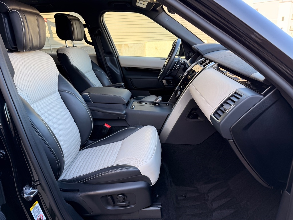 Land Rover Discovery R-Dynamic HSE 2022