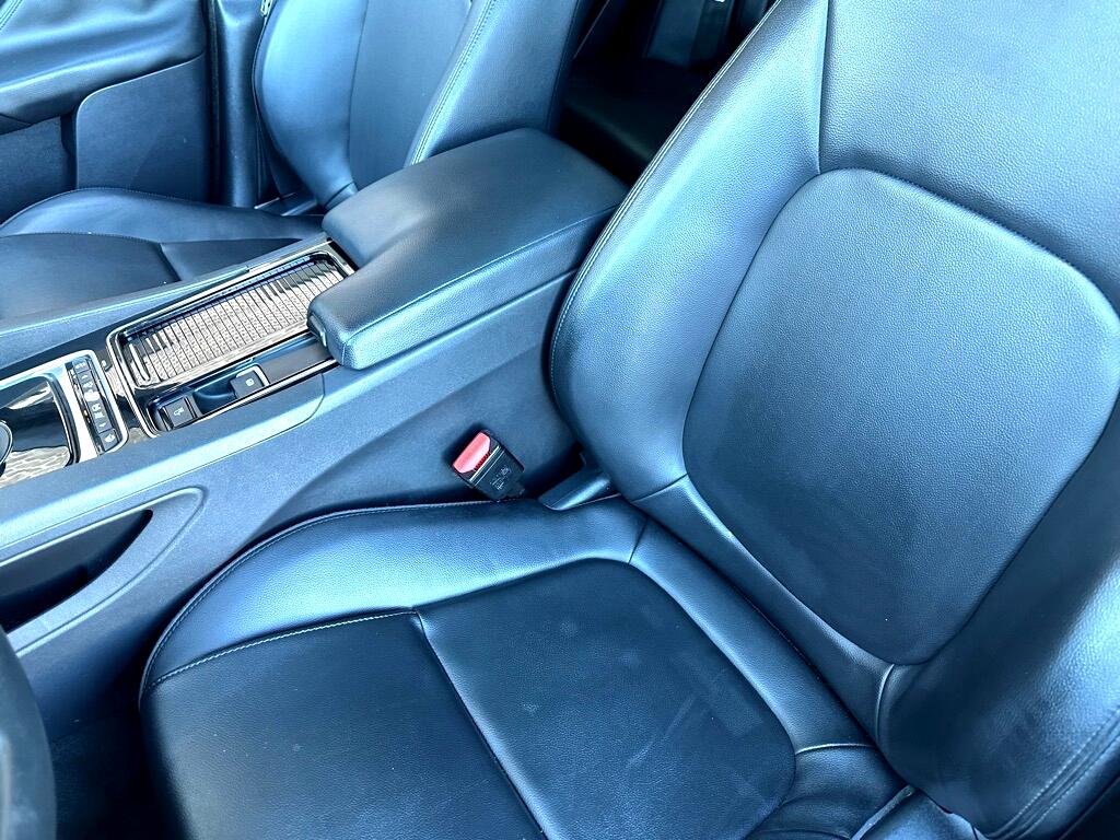 Jaguar F-Pace 25t Premium 2019