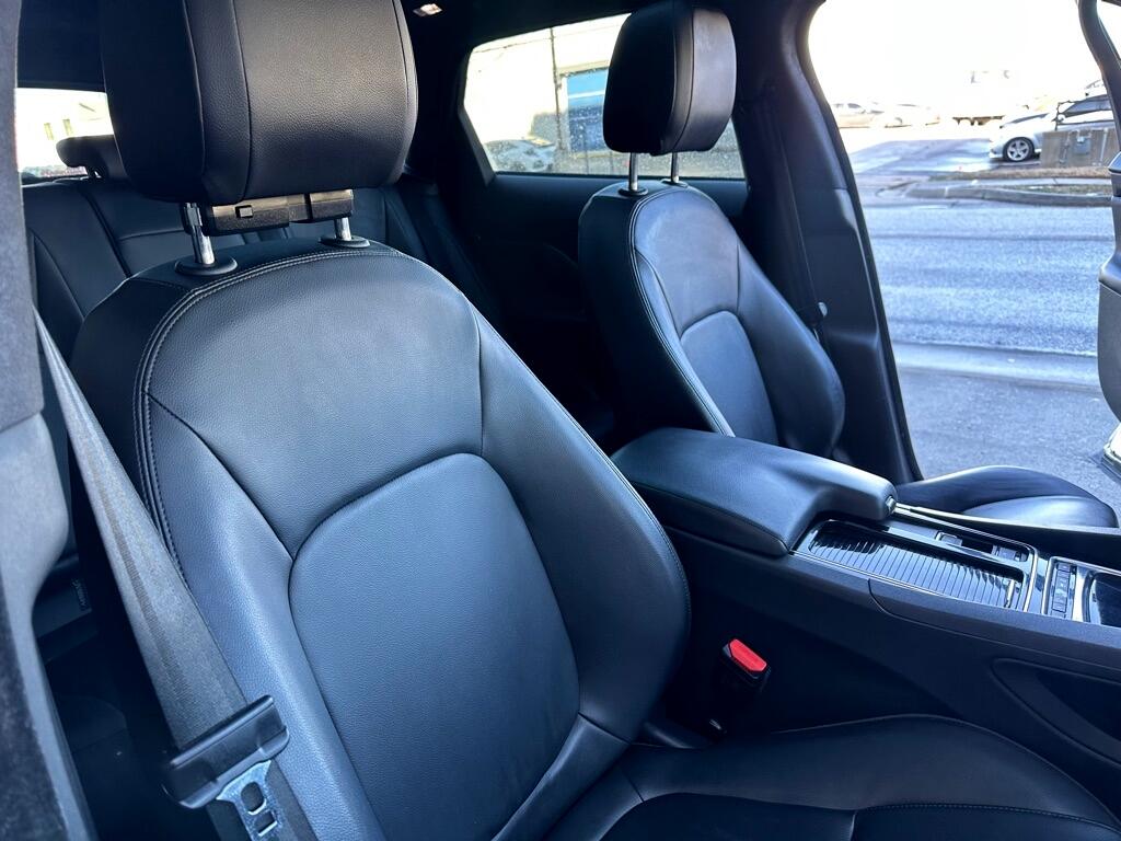 Jaguar F-Pace 25t Premium 2019