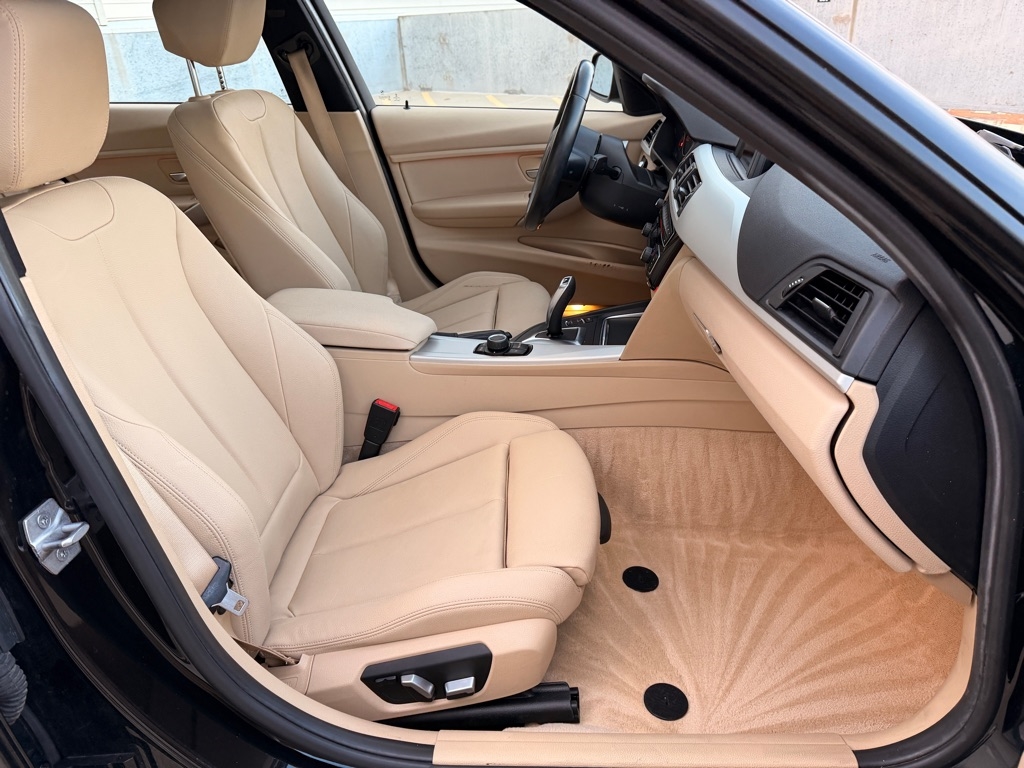 BMW 3-Series 320i xDrive Sedan 2016