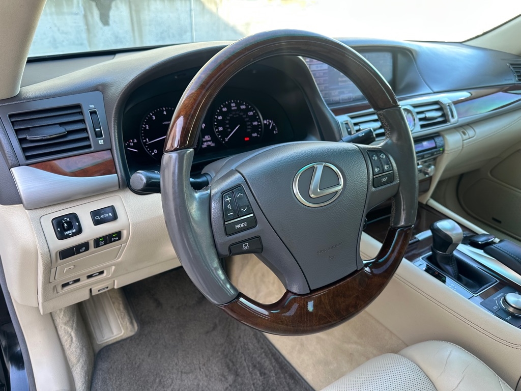 Lexus LS 460 Luxury Sedan AWD 2014