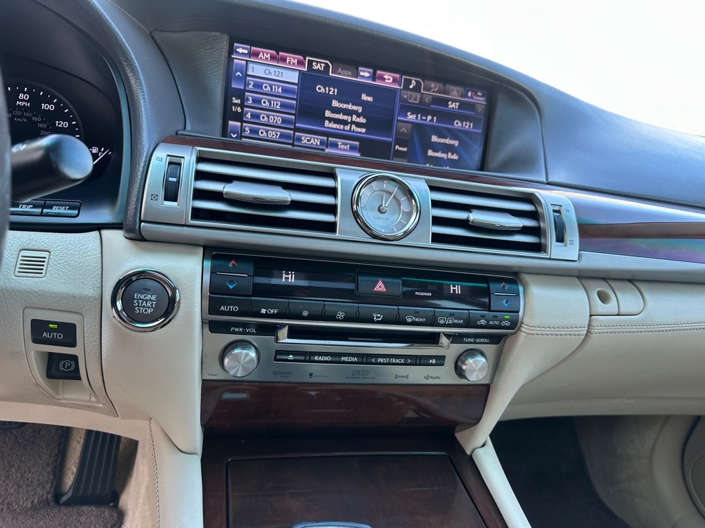 Lexus LS 460 Luxury Sedan AWD 2014