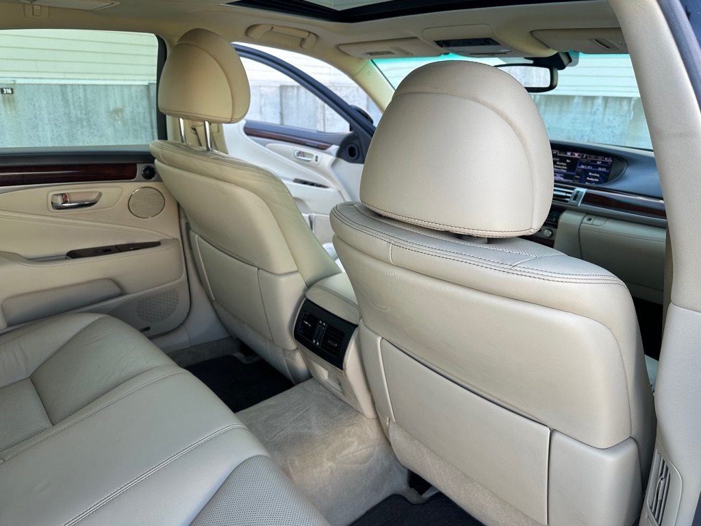 Lexus LS 460 Luxury Sedan AWD 2014