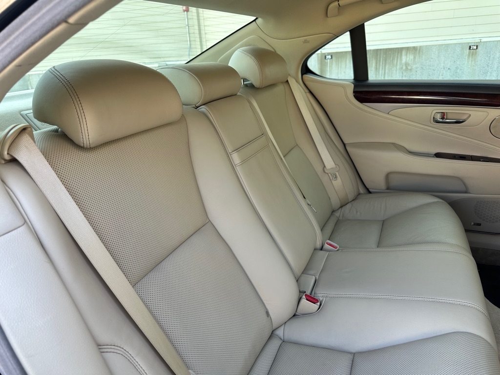 Lexus LS 460 Luxury Sedan AWD 2014