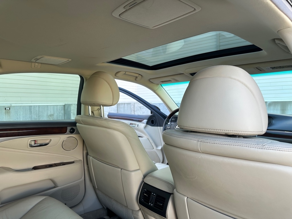 Lexus LS 460 Luxury Sedan AWD 2014