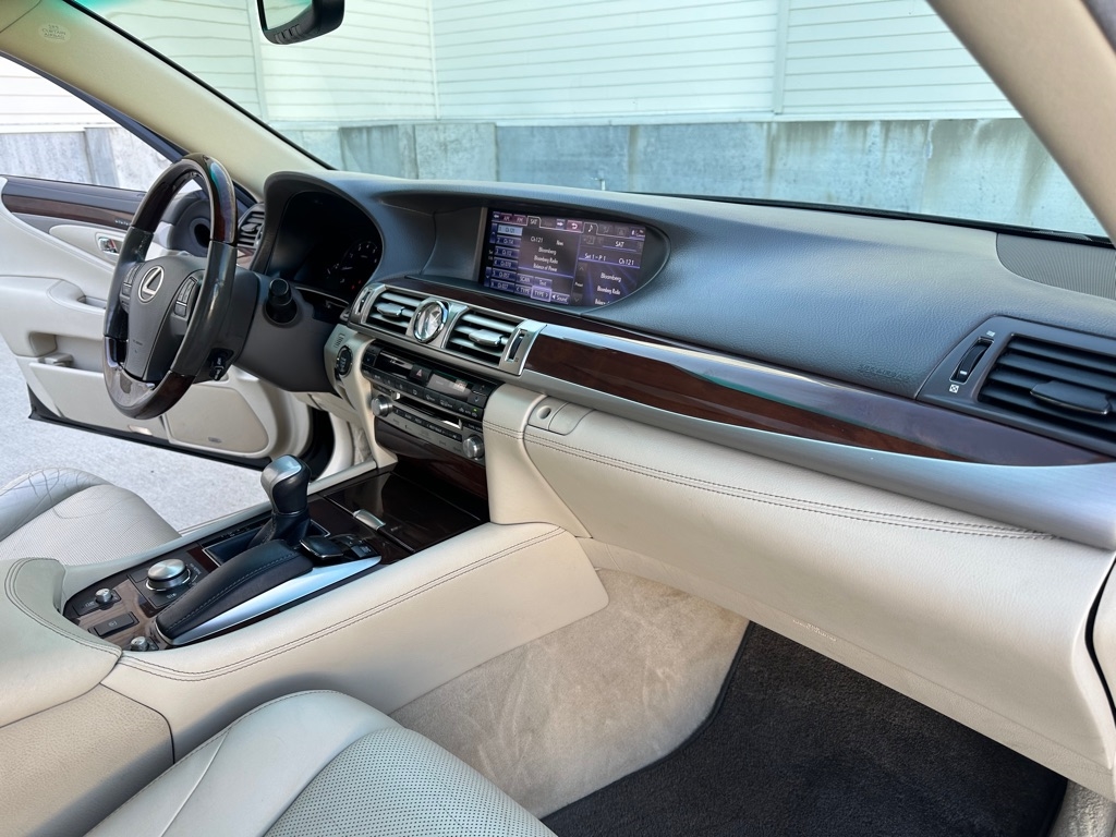Lexus LS 460 Luxury Sedan AWD 2014