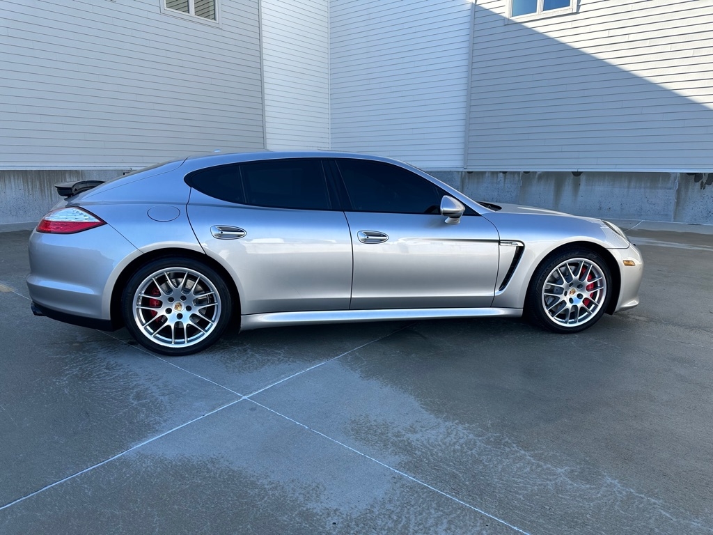 Porsche Panamera GTS 2013
