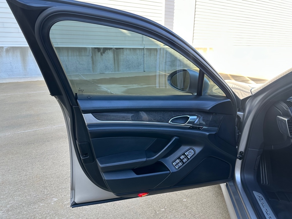 Porsche Panamera GTS 2013