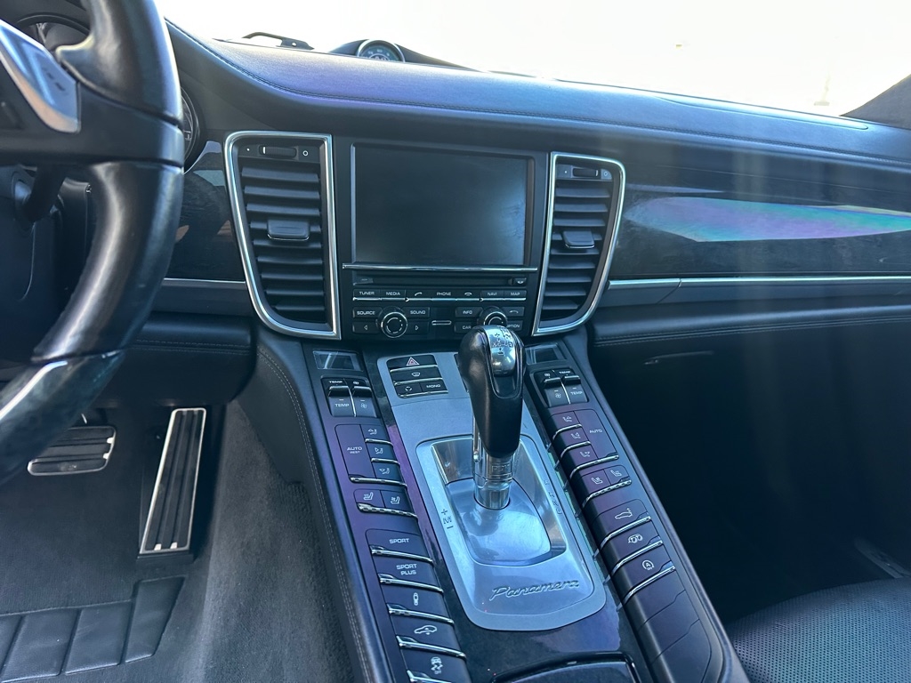 Porsche Panamera GTS 2013