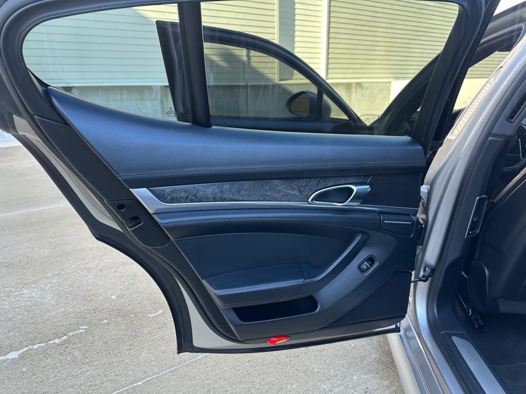 Porsche Panamera GTS 2013